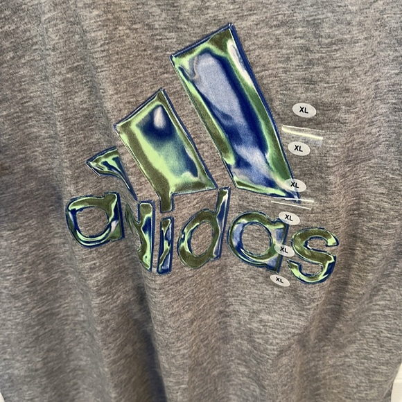 NWT Boys Adidas Gray T-Shirt with Logo - Picture 4 of 5